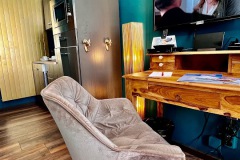 Gruenes-Zimmer-Mikro-Apartment-Schwarzer-Bock-Ansbach2